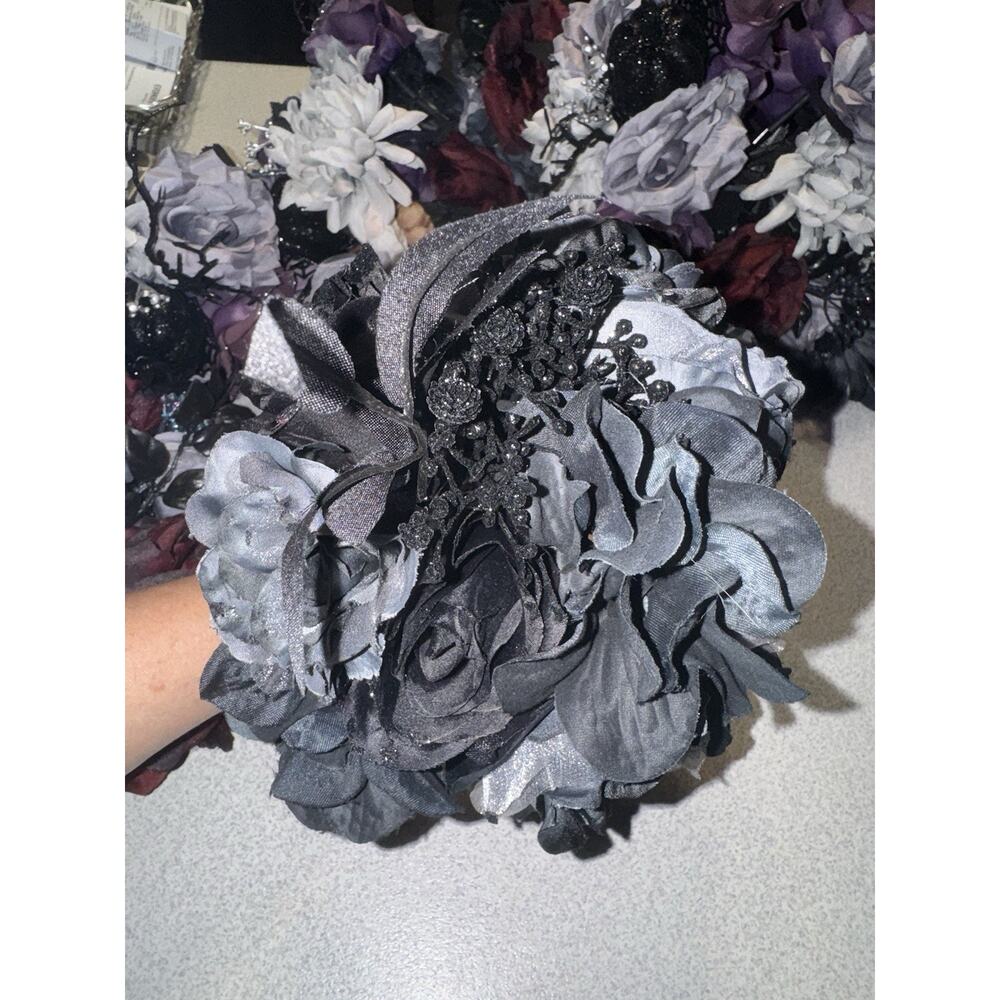 Lot Of 10 Ashland Halloween Red Black Gray Roses Peony Elegant Floral Bouquet - Picture 6 of 6